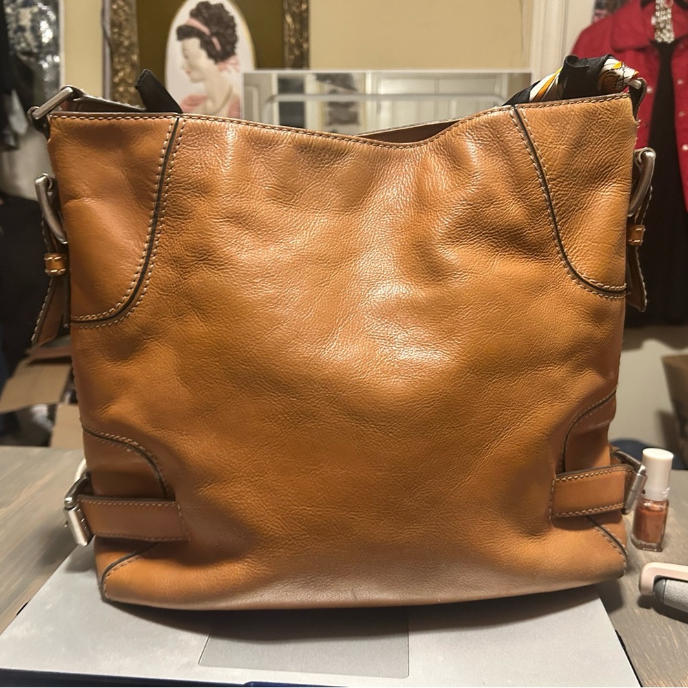 Michael Kors Elegant Tan Leather Brookville Shoulder Bucket Bag